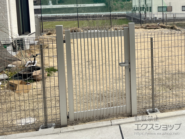 福岡県飯塚市のの門扉 シンプレオ門扉T1型 縦格子 片開き 門柱使用 施工例