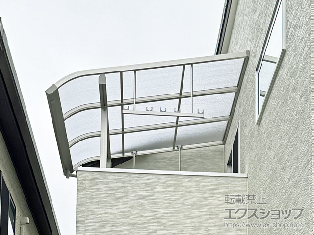 兵庫県宝塚市ののバルコニー・ベランダ屋根 ソラリア R型 屋根タイプ 単体 積雪〜20cm対応＋吊り下げ式固定物干し 施工例
