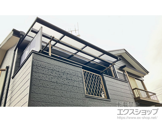 千葉県八街市ののバルコニー・ベランダ屋根 ソラリア F型 屋根タイプ 単体 積雪〜20cm対応+側面パネル 施工例