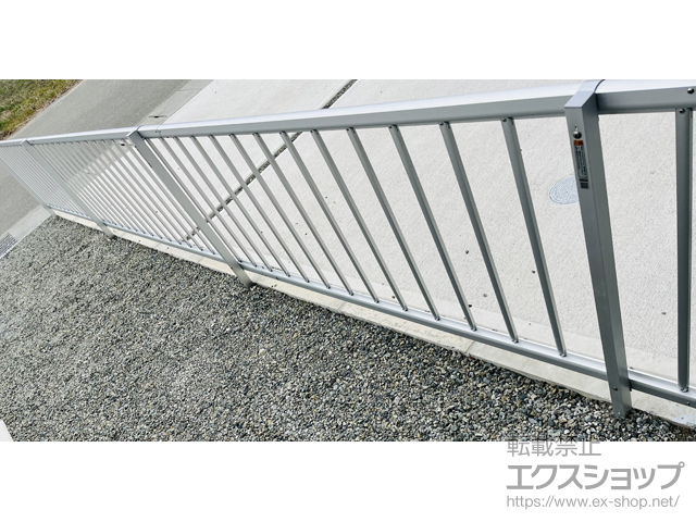 兵庫県赤穂市ののフェンス・柵 シンプレオフェンスTK型 傾斜地用 自由柱 施工例