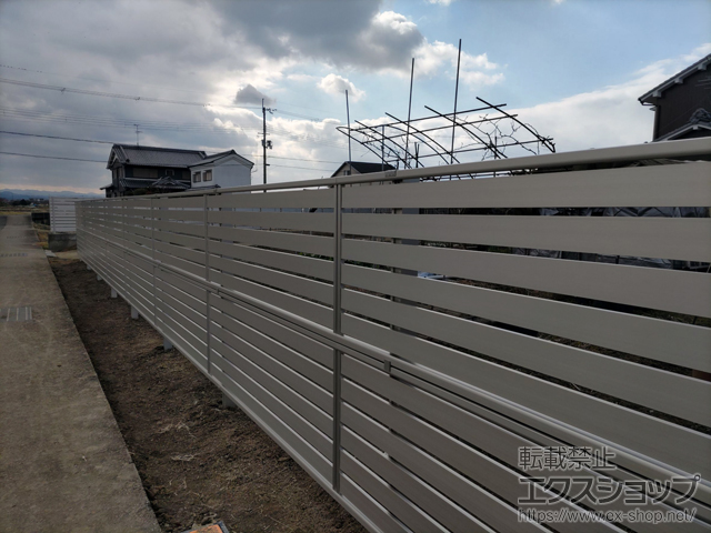 奈良県磯城郡田原本町ののフェンス・柵 シンプレオフェンスSY1F型 横半目隠し 2段支柱 自立建て用 施工例