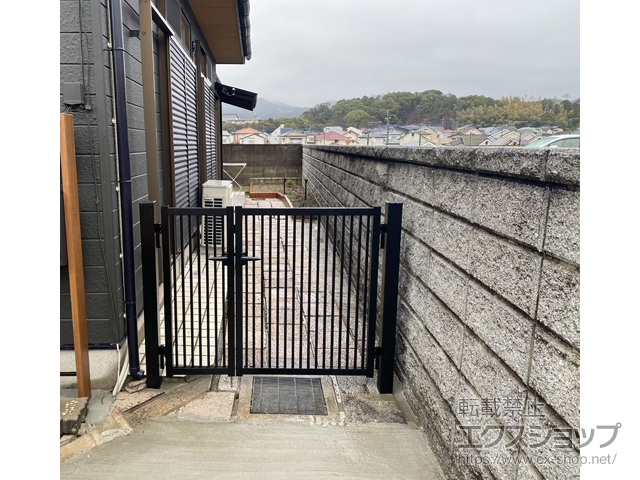 福岡県糟屋郡篠栗町のの門扉 末広2型 両開き親子　門柱タイプ 施工例