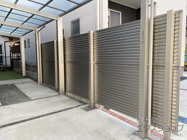 熊本県熊本市ののフェンス・柵 ミエーネフェンス 目隠しルーバータイプ 2段支柱 自立建て用 施工例