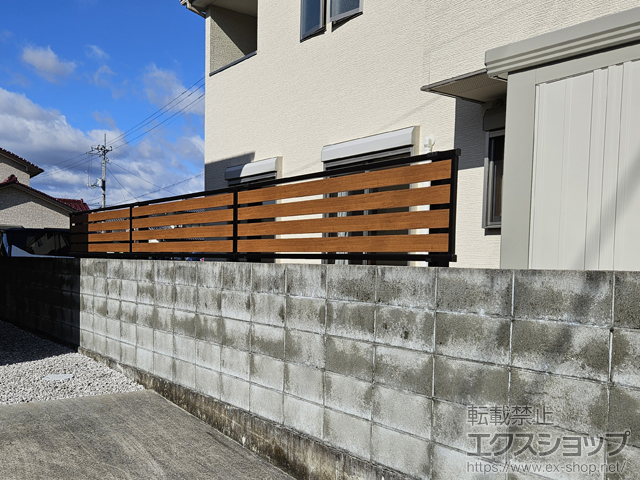 徳島県吉野川市ののフェンス・柵 モクアルフェンス 横板タイプ 2段支柱 自立建て用（上段のみ） 施工例
