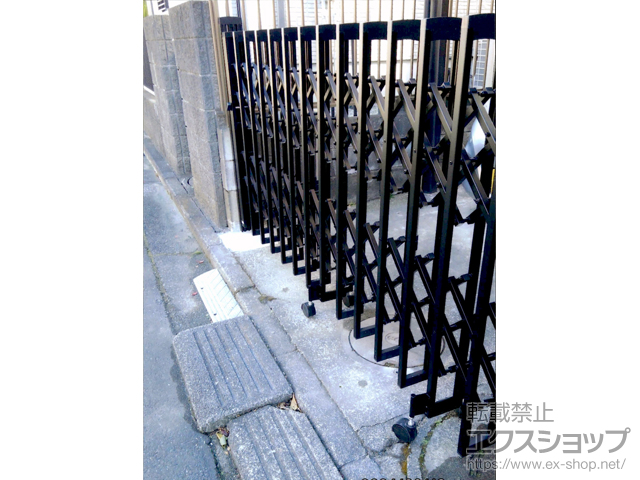 神奈川県横浜市ののカーゲート トリップゲートII S型 傾斜地対応 ノンレール 片開き 33S 施工例