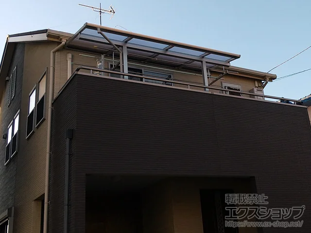 埼玉県春日部市のYKKAPのバルコニー・ベランダ屋根 ソラリア F型 屋根タイプ 単体 積雪～20cm対応+吊り下げ式固定物干し 施工例