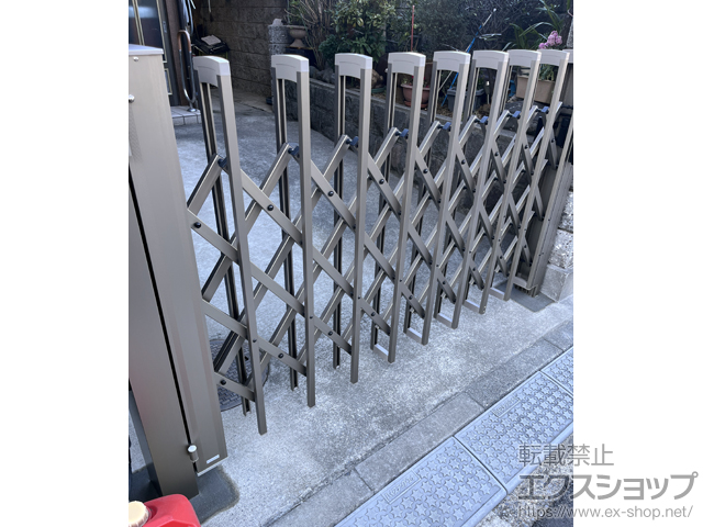 神奈川県横浜市ののカーゲート トリップゲートII N型 ノンキャスター 片開き　23S 施工例