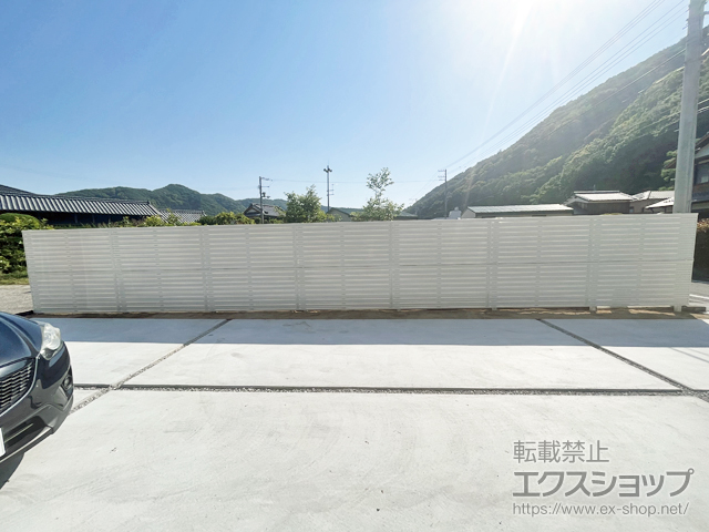 愛媛県宇和島市ののフェンス・柵 ミエーネフェンス 目隠しルーバータイプ 2段支柱 自立建て用 施工例