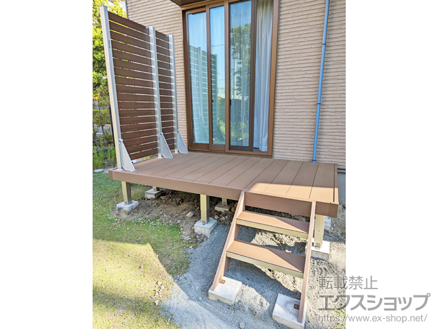 山梨県甲府市ののウッドデッキ リウッドデッキ 200＋リウッドステップ5型　Sタイプ＋ルシアスハイパーティションA01型<横板格子タイプ> 施工例