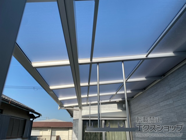 大阪府八尾市ののバルコニー・ベランダ屋根 ソラリア F型 屋根タイプ 単体 積雪〜20cm対応＋吊り下げ式固定物干し 標準タイプ 施工例