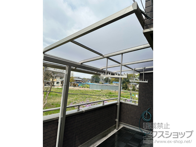 埼玉県上尾市ののバルコニー・ベランダ屋根 プレシオステラスII R型 屋根タイプ 単体 積雪〜20cm対応＋吊り下げ式固定物干し 施工例