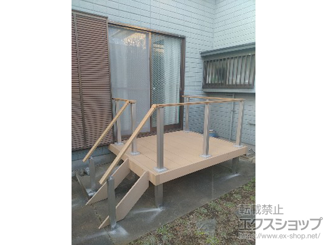 千葉県柏市ののウッドデッキ リウッドデッキ 200＋リウッドステップ5型　Sタイプ（2段）＋ルシアスデッキフェンスB01型＜笠木のみタイプ＞＋ステップ補助用フェンス 施工例