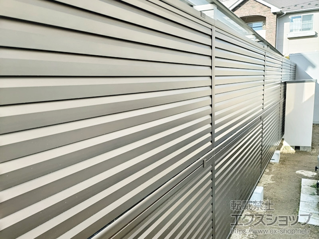 宮城県仙台市ののフェンス・柵 ミエーネフェンス 目隠しルーバータイプ 2段支柱 自立建て用 施工例