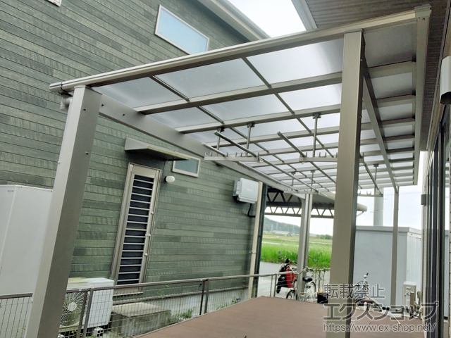 愛知県額田郡幸田町ののテラス屋根 エフルージュFIRST 大型テラス 独立タイプ＋吊り下げ式固定物干し　標準 施工例