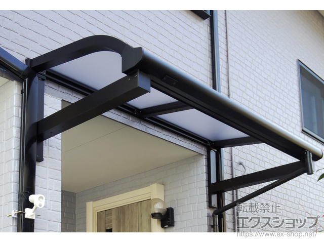 埼玉県吉川市ののバルコニー・ベランダ屋根 ソラリア R型 ルーフタイプ 単体 積雪〜20cm対応 施工例