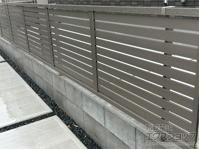 千葉県袖ケ浦市ののフェンス・柵 フェンスAB YS2型 横スリット2　フリーポールタイプ 施工例