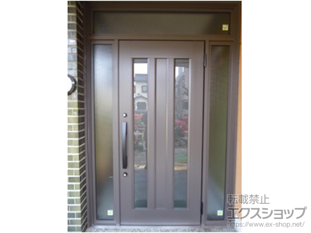 愛知県北名古屋市のLIXIL リクシル（トステム）の玄関ドア リシェント玄関ドア3 アルミ仕様 両袖仕様(ランマ付き)外観右吊元 C16N型 ※手動仕様＋ドアクローザー 施工例