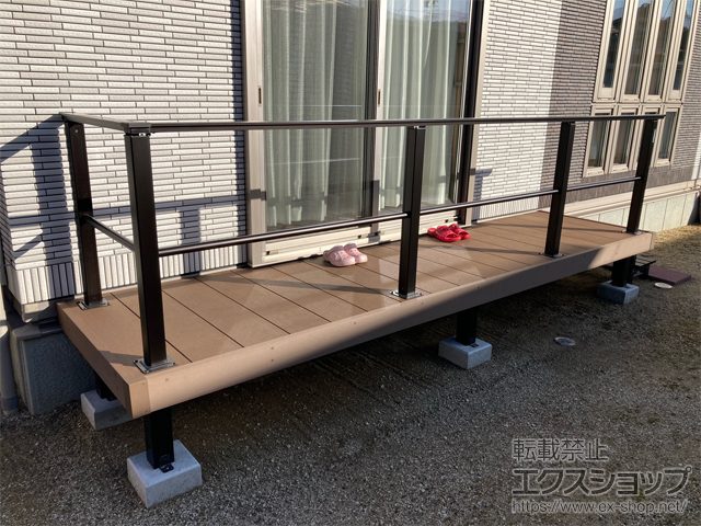 岐阜県中津川市ののウッドデッキ リウッドデッキ 200＋ルシアスデッキフェンスB02型＜横格子1本タイプ＞ 施工例