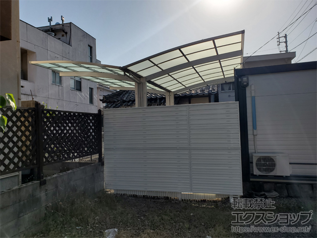 愛媛県四国中央市ののフェンス・柵 ミエーネフェンス 目隠しルーバータイプ 2段支柱 自立建て用（パネル2段） 施工例