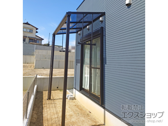 奈良県奈良市ののテラス屋根 ソラリア F型 テラスタイプ 単体 積雪〜20cm対応＋吊り下げ式 固定物干し 標準 ロング(2本入)×1セット 施工例