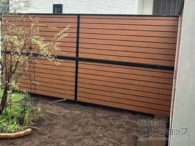 埼玉県上尾市ののフェンス・柵 モクアルフェンス 目隠しタイプ 2段支柱 自立建て用 施工例