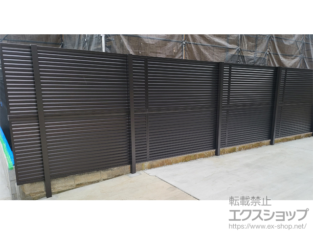 神奈川県川崎市ののフェンス・柵 ミエーネフェンス 目隠しルーバータイプ 2段支柱 自立建て用 施工例