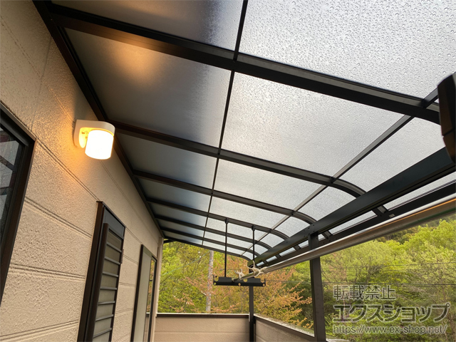 岡山県備前市ののバルコニー・ベランダ屋根 スピーネ R型 屋根タイプ 連棟 積雪〜20cm対応＋吊り下げ物干し 施工例