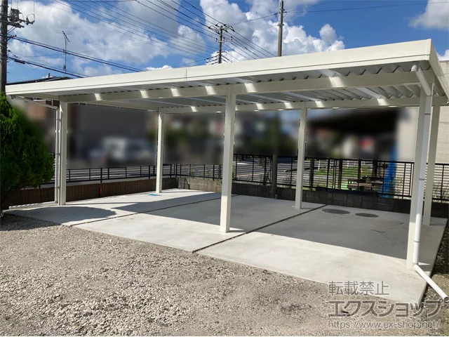 千葉県山形市のYKKAPのカーポート ジーポートPro 900 3台用 横連棟 (1+2台) 6本柱 積雪〜30cm対応+スパイクスポットライト SSP-G2型 施工例