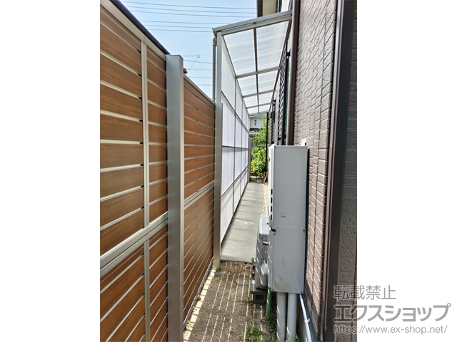 愛知県みよし市ののフェンス・柵 ルシアスフェンスF02型 横目隠し 木調カラー 2段支柱 自立建て用 施工例