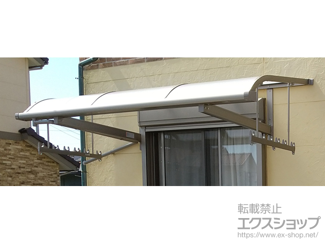 埼玉県春日部市ののバルコニー・ベランダ屋根 スピーネ R型 ルーフタイプ 単体 積雪〜20cm対応+吊下げ物干し 施工例