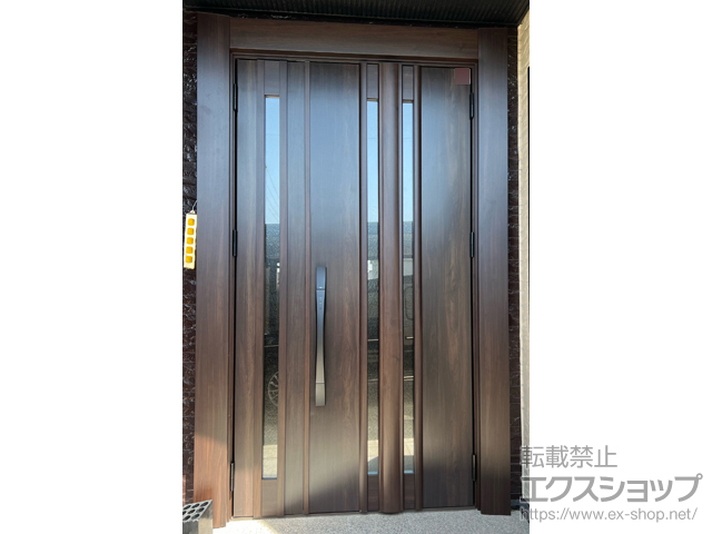 愛知県一宮市のLIXIL リクシル（トステム）の玄関ドア リシェント玄関ドア3 G15型 断熱K4仕様 親子仕様(ランマ無)外観右吊元 ※FamiLock仕様+下枠段差緩和材/施工スペーサーセット（1mm・3mm・5mm）/アルミ枠用ネジセット 施工例