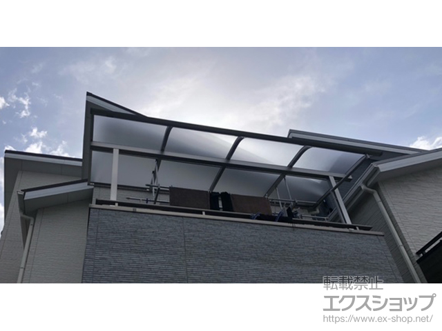 大阪府吹田市ののバルコニー・ベランダ屋根 ソラリア R型 屋根タイプ 単体 積雪〜20cm対応＋吊り下げ式固定物干し 施工例