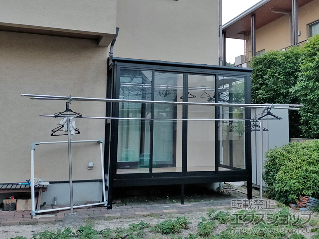 広島県廿日市市ののテラス囲い・サンルーム 【特注】サニージュF型 床納まり ランマなし 積雪20cm対応 部分入隅納まり ＊ガラス組込み仕様 施工例