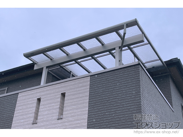 埼玉県坂戸市ののバルコニー・ベランダ屋根 ソラリア F型 1500 屋根タイプ 単体 積雪〜50cm対応＋吊り下げ式固定物干し＋水平式物干し 施工例