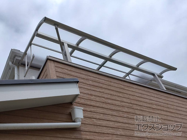 埼玉県川越市ののバルコニー・ベランダ屋根 プレシオステラスII R型 屋根タイプ 単体 積雪〜20cm対応＋吊り下げ式固定物干し 施工例