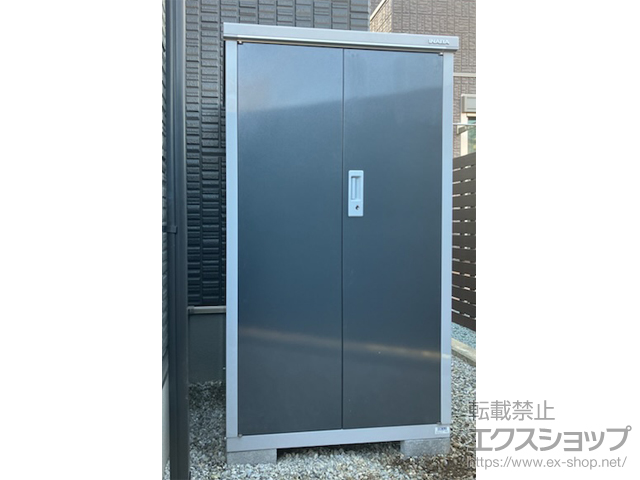 静岡県静岡市のの物置・屋外倉庫 アイビーストッカー 900×905×1603 BJX-099D-CG＋別売前棚板 施工例