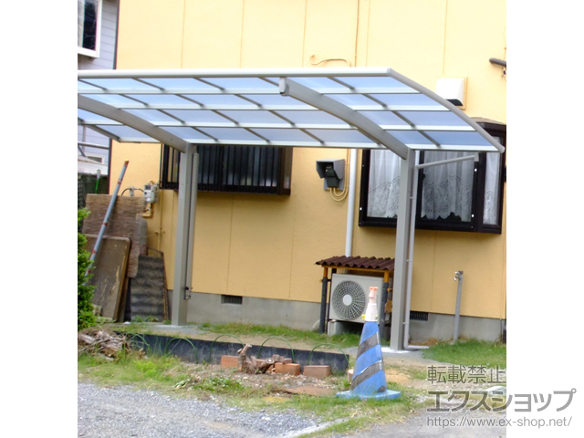 山梨県韮崎市ののカーポート アリュース　積雪〜20cm対応+着脱式サポート 施工例