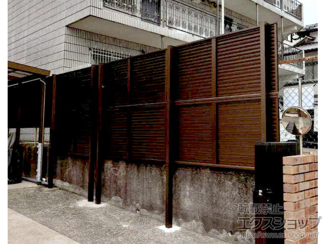 長崎県長崎市ののフェンス・柵 ミエーネフェンス 目隠しルーバータイプ 3段支柱 自立建て用（パネル2段） 施工例