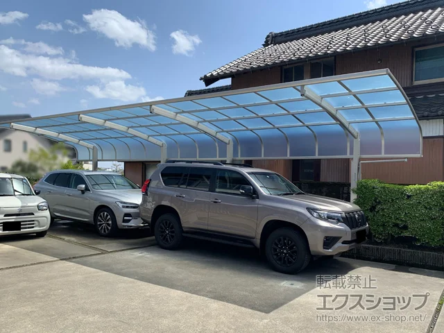 岐阜県安八郡神戸町のYKKAPのカーポート アリュース キャップ 縦連棟　積雪～20cm対応＋着脱式サポート+屋根ふき材補強部品 施工例