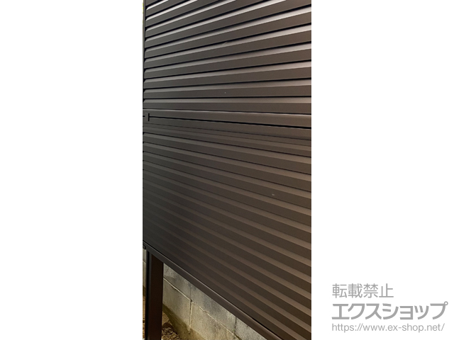新潟県見附市ののフェンス・柵 ミエーネフェンス 目隠しルーバータイプ 2段支柱 自立建て用 施工例