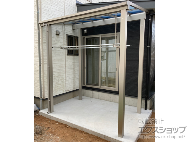 新潟県柏崎市ののテラス屋根 ソラリア F型 独立タイプ 単体 積雪100cm対応+吊り下げ式固定物干し 施工例