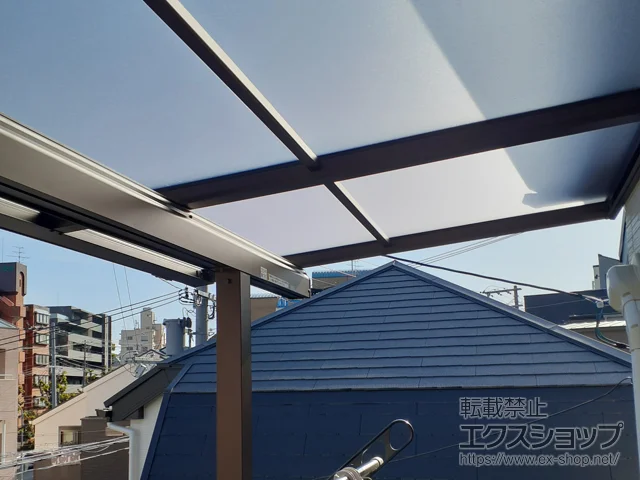 兵庫県神戸市のYKKAPのバルコニー・ベランダ屋根 ソラリア F型 屋根タイプ 単体 積雪〜20cm対応 施工例