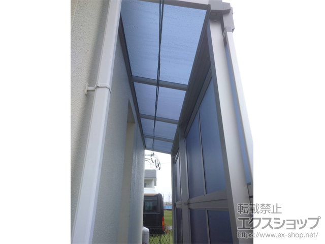 愛知県一宮市ののテラス屋根 ソラリア F型 テラスタイプ 単体 積雪〜20cm対応＋前面パネル 施工例