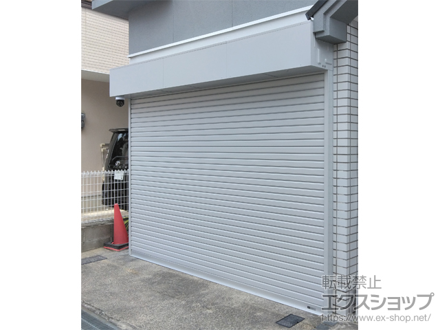 大阪府高槻市ののガレージシャッター プラテアII スチールタイプ 内蔵 電動式 ※外付 施工例