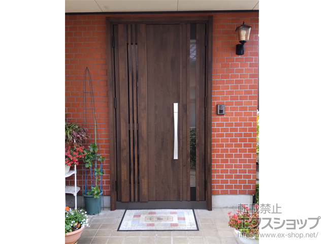 静岡県富士市のLIXIL リクシル（トステム）の玄関ドア リシェント玄関ドア3 M83型 断熱K4仕様 親子仕様(ランマ無)外観左吊元 ※FamiLock仕様 施工例