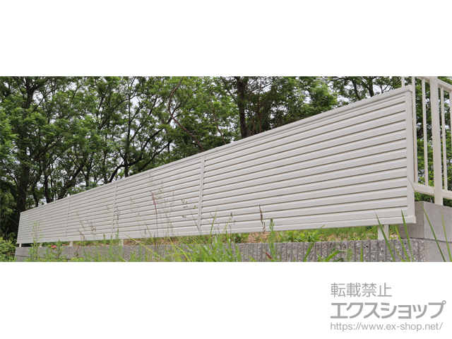 三重県名張市ののフェンス・柵 ミエーネフェンス 目隠しルーバータイプ 自由柱施工 施工例