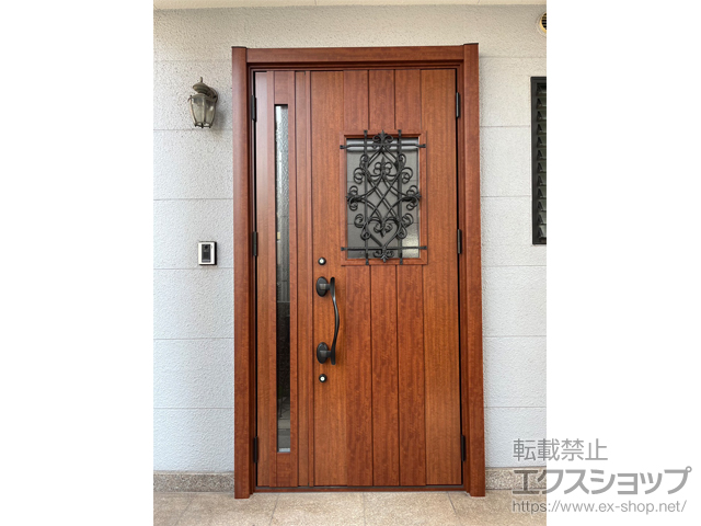 広島県福山市のLIXIL リクシル（トステム）の玄関ドア リシェント玄関ドア3 D41型 断熱K4仕様 親子仕様(ランマ無)外観右吊元 ※手動仕様 施工例