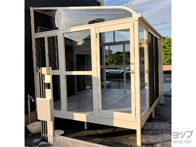 埼玉県鴻巣市のLIXIL リクシル（トステム）のテラス囲い・サンルーム サニージュ R型 床納まり ランマ無 積雪〜20cm対応 施工例