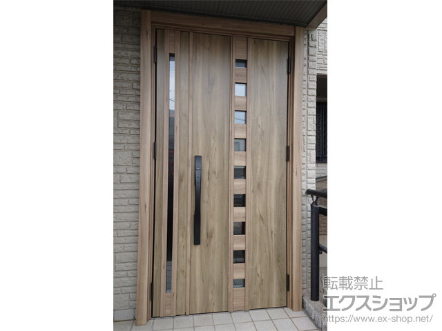 兵庫県神戸市のの玄関ドア リシェント玄関ドア3 断熱K4仕様 親子仕様(ランマ無)外観右吊元 M28型 ※FamiLock仕様 施工例