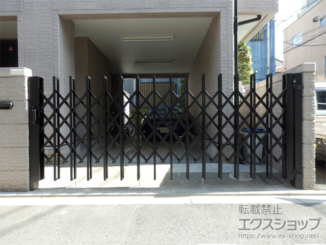東京都荒川区ののカーゲート 伸縮門扉QA HG型（ハンガータイプ） 片開き 355S 施工例